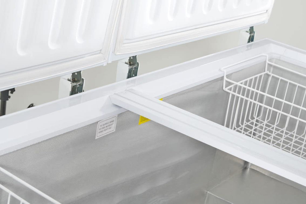 White 30 Cu Ft Chest Freezer W76065
